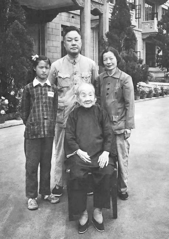 毛泽东步行百里拜谒老师杨昌济
